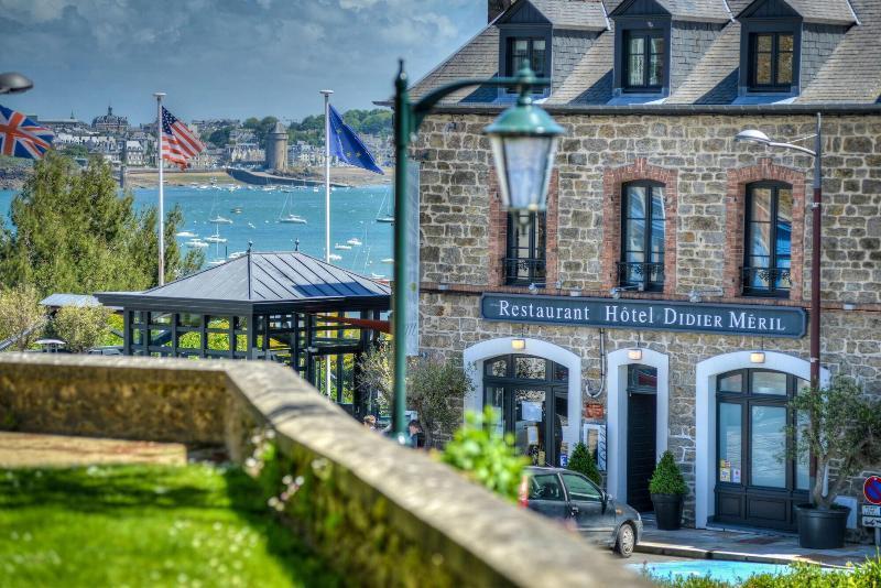 Restaurant Hotel Didier Meril ディナール エクステリア 写真