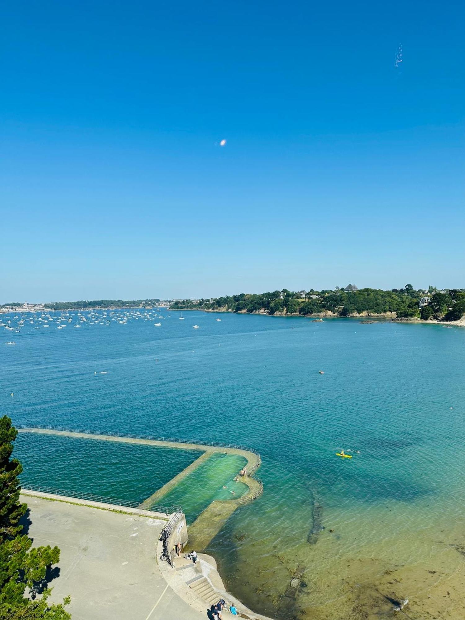 Restaurant Hotel Didier Meril ディナール エクステリア 写真