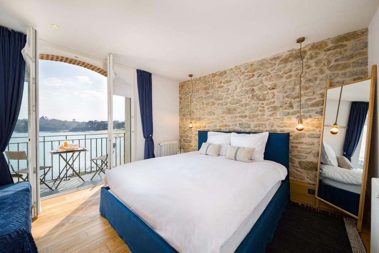 Restaurant Hotel Didier Meril ディナール エクステリア 写真