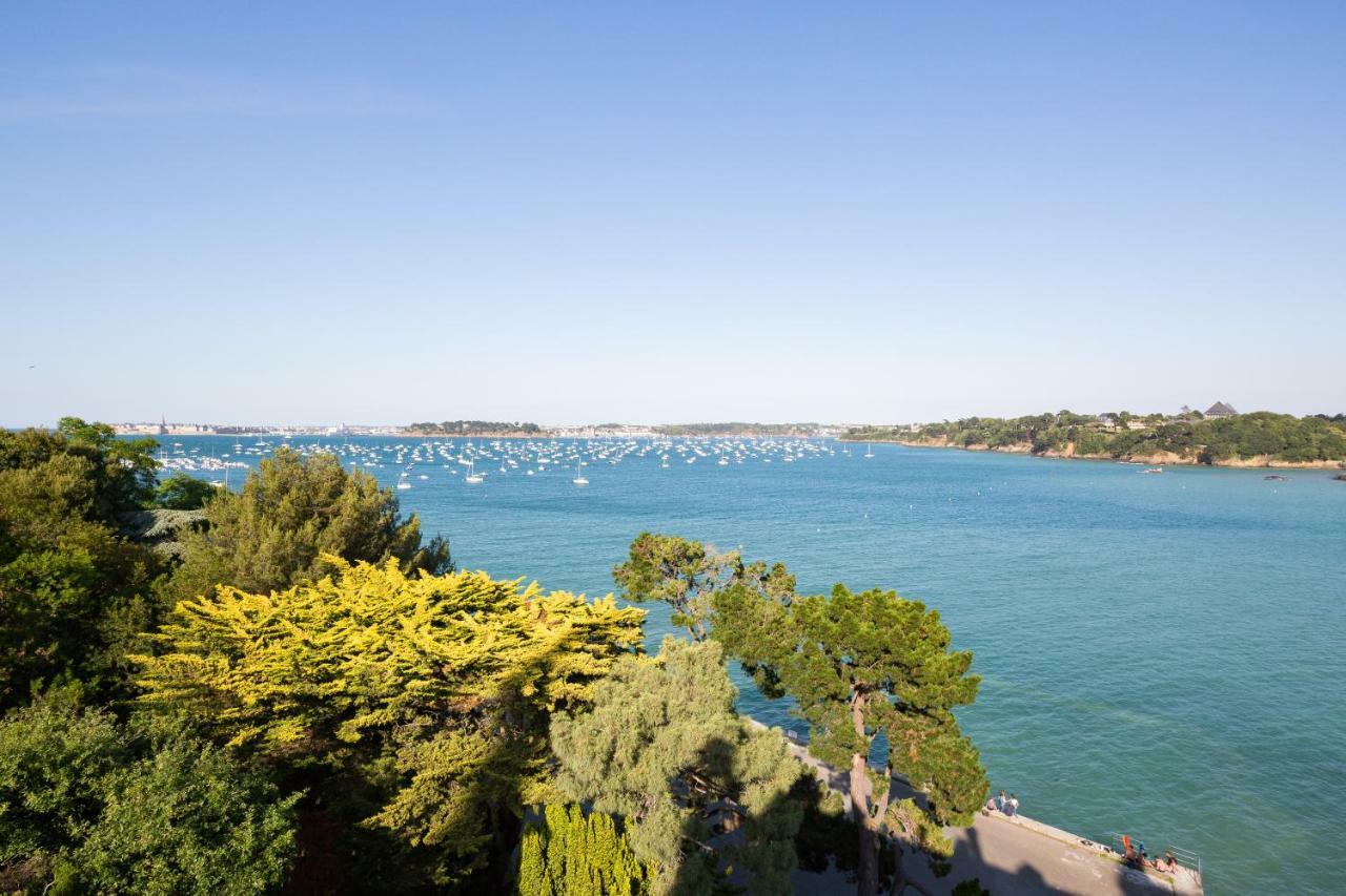 Restaurant Hotel Didier Meril ディナール エクステリア 写真